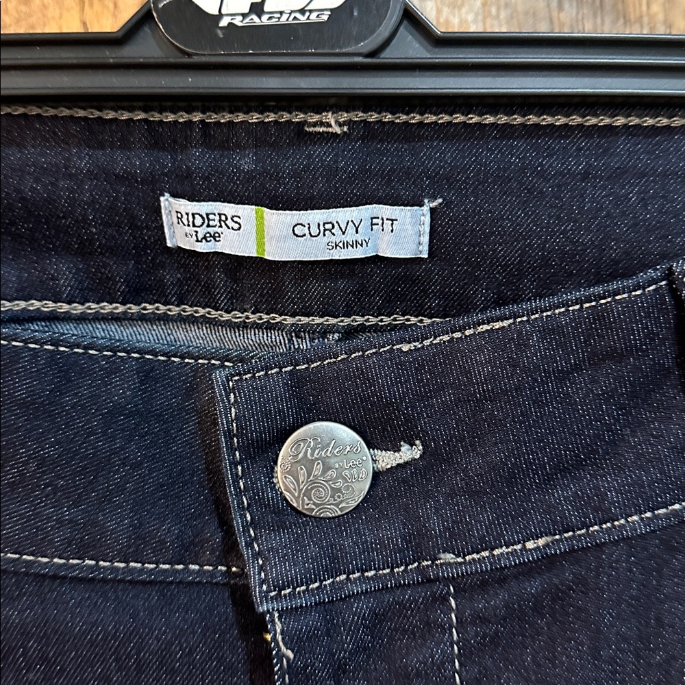 NWOT Lee Riders Curvy Fit Mid Rise Skinny Jeans in Deep Indigo G29 - Picture 2 of 9
